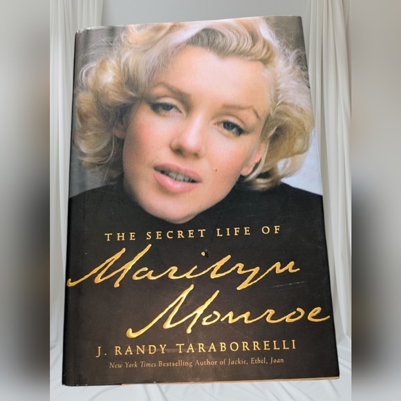 Secret Life Of Marilyn Monroe Book - Picture 1 of 5